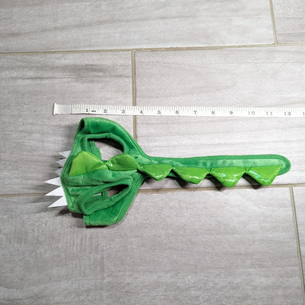 Pet dinosaur costume for cat or small dog